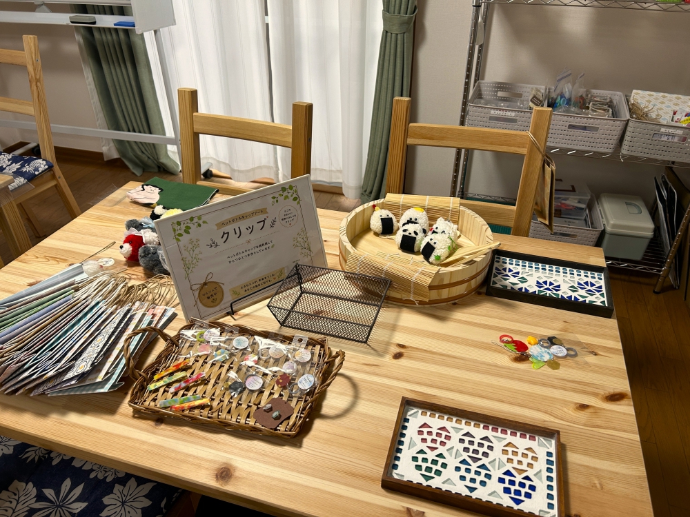 作った作品が乗っている机