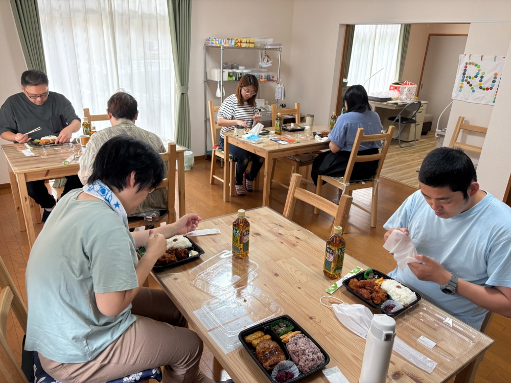 昼食の様子